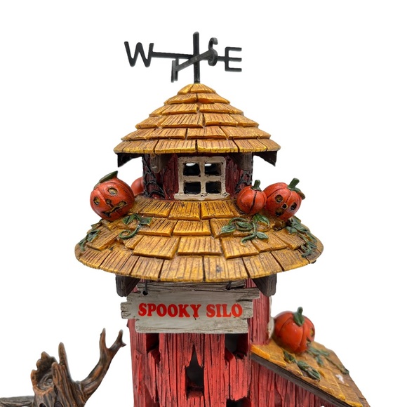 Hawthorne Village Disney Halloween Harvest Village Lighted Goofy's Spooky Silo - Picture 6 of 14